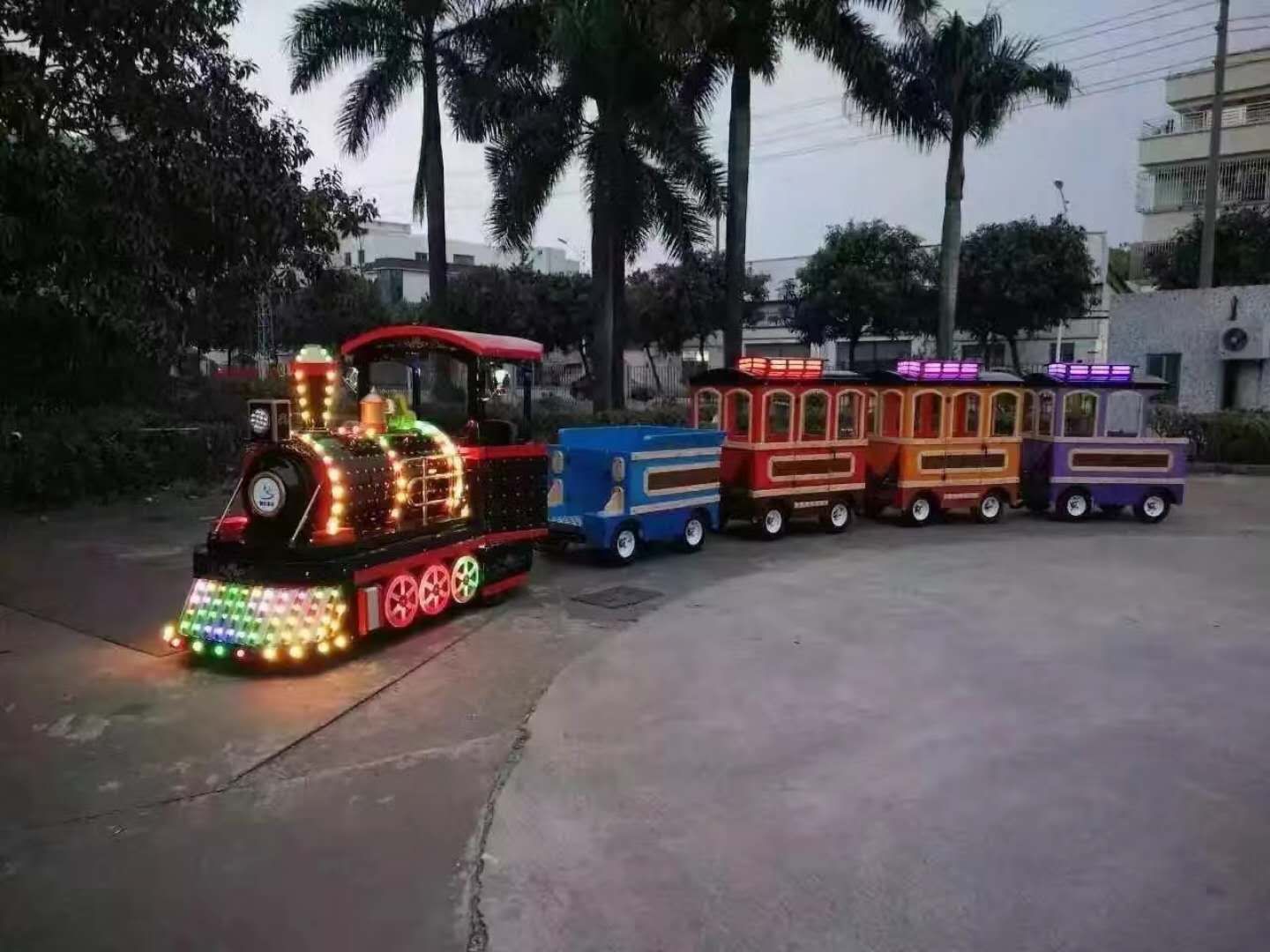 無軌觀光小火車價格，無軌觀光小火車廠家，無軌觀光小火車多少錢